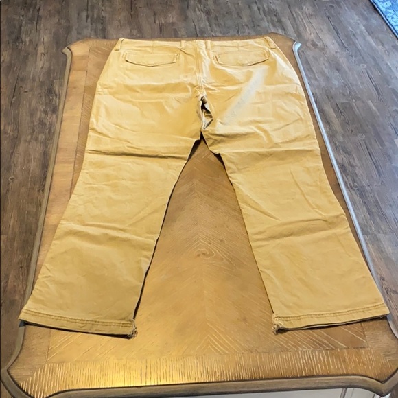 Old navy pants - Picture 2 of 3